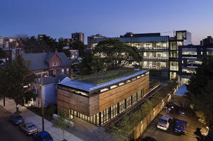 This aerial photograph, taken from the north, shows the gallery's green roof in the foreground and the sculpture building and parking structure in background. - Photo Credit: © Peter Aaron, Esto