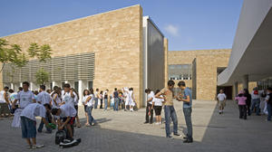 This photograph shows the cafe courtyard. - Photo Credit: Paul Crosby Studio